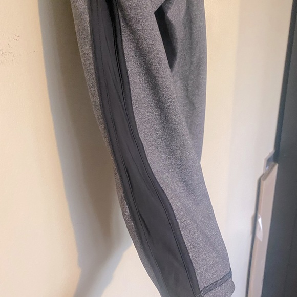 Lululemon Full On Luxtreme Squad Goals Crop (17") Heathered Black Size 6 EUC - Picture 5 of 6